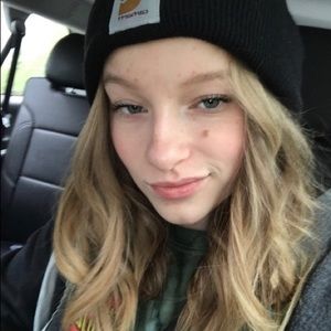 Meet your Posher, Destinee